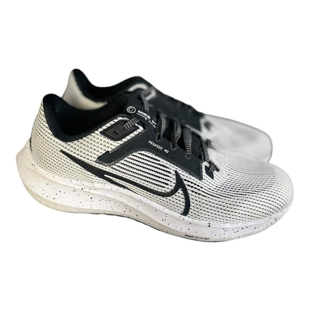 Nike Air Zoom Pegasus 40 Womenโs Black/White Running Shoes Size-8.5